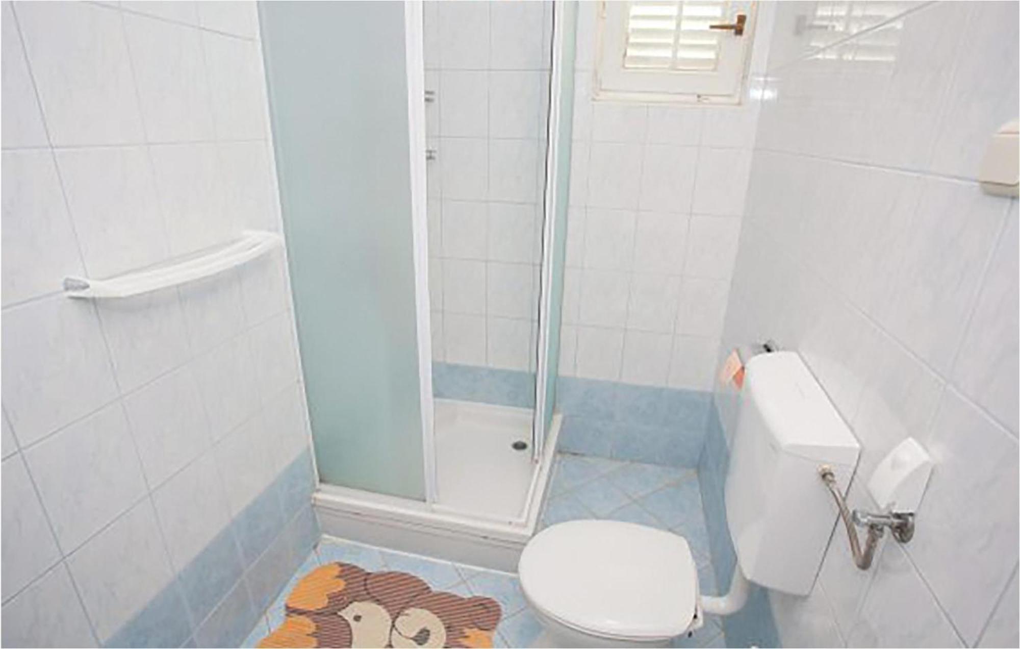1 Bedroom Beautiful Apartment In Malinska Buitenkant foto
